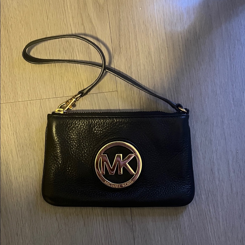 michael kors wristlet
